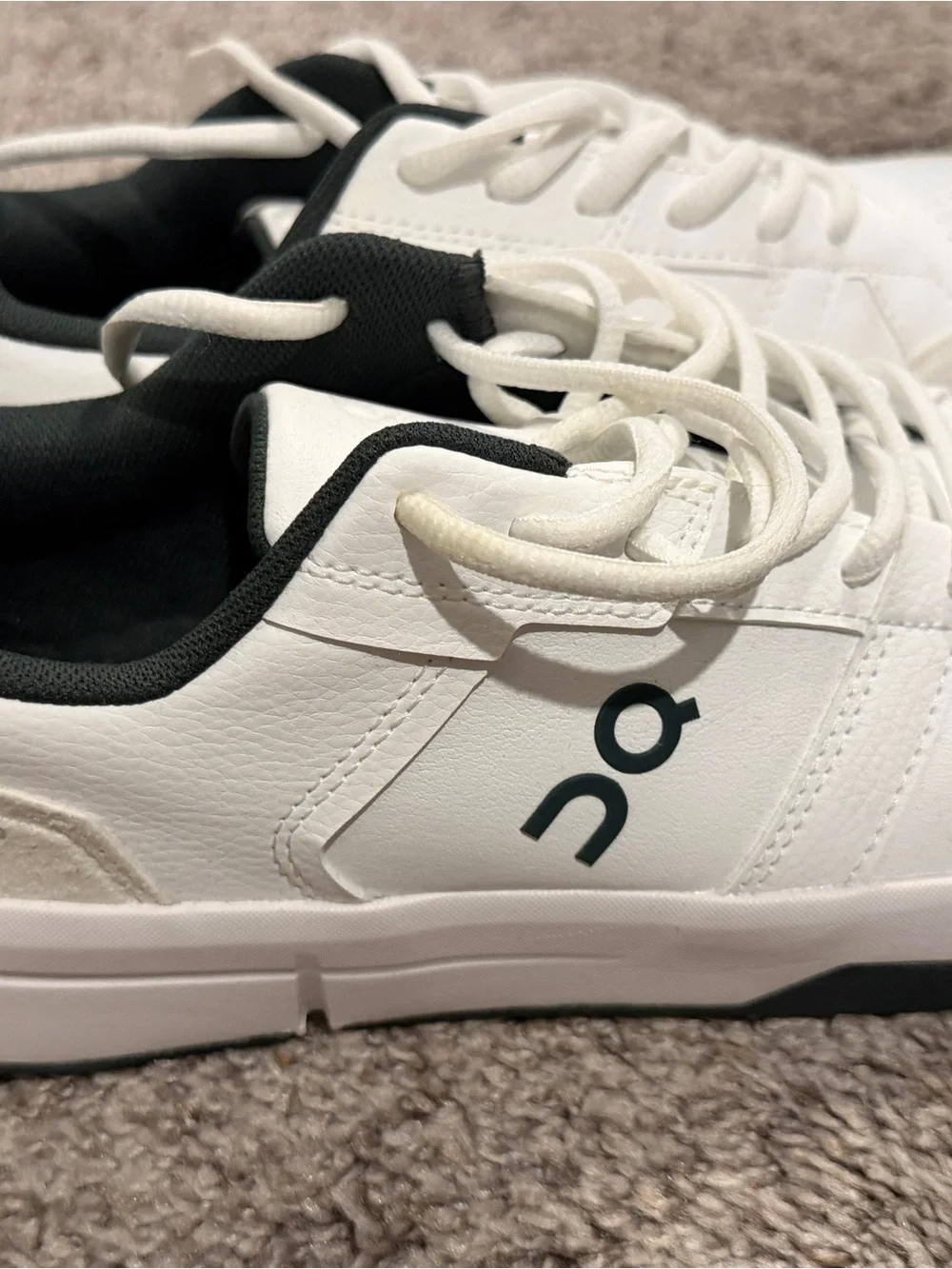 On Running The Roger Clubhouse Sneakers White Evergreen